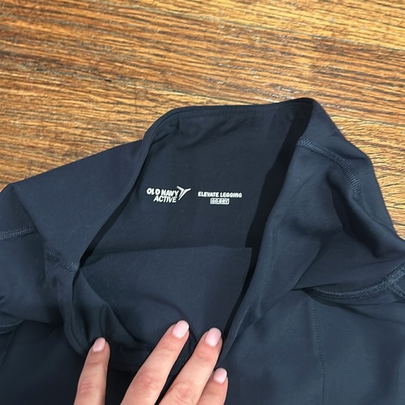 Old Navy Go Dry Elevate Leggings in Navy - Picture 5 of 7